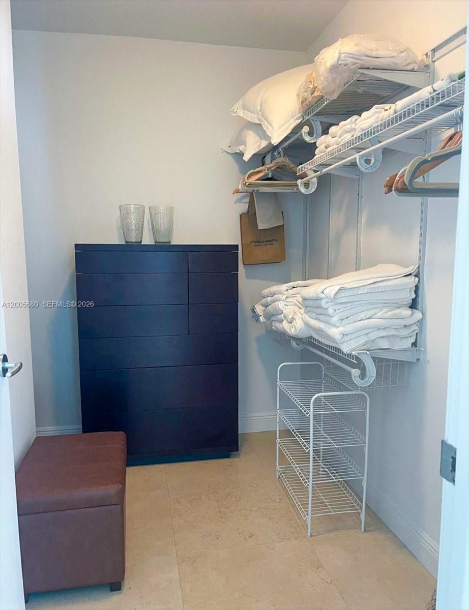 3801 Collins Ave #1105 Miami Beach, FL 33140