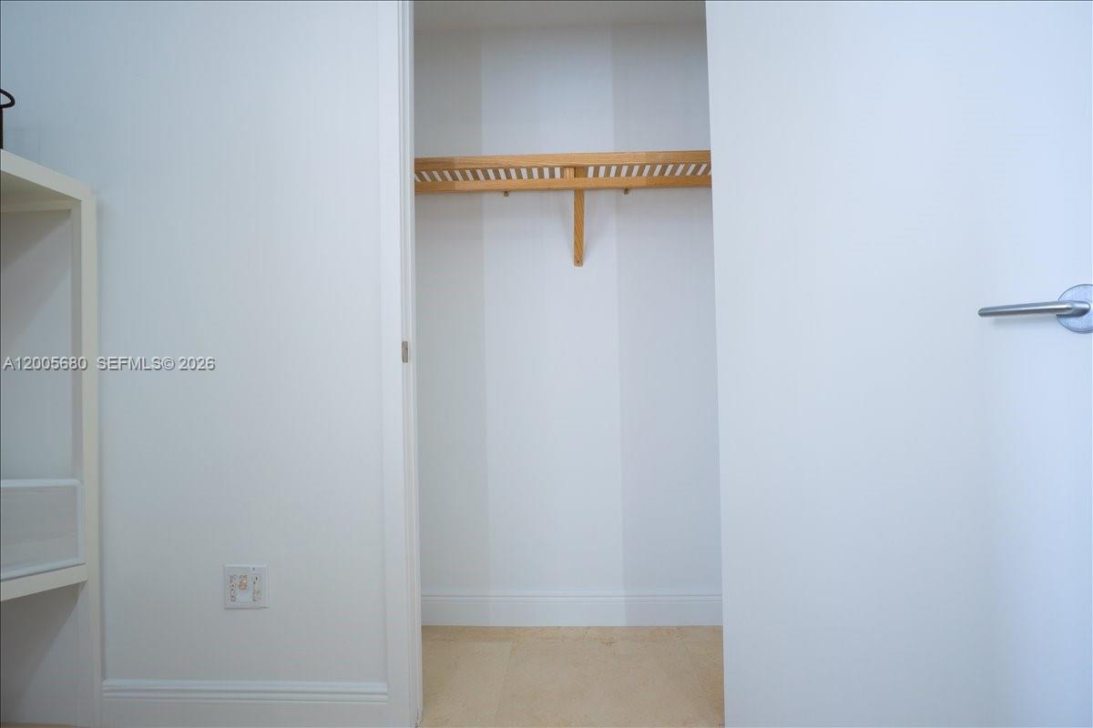 3801 Collins Ave #1105 Miami Beach, FL 33140