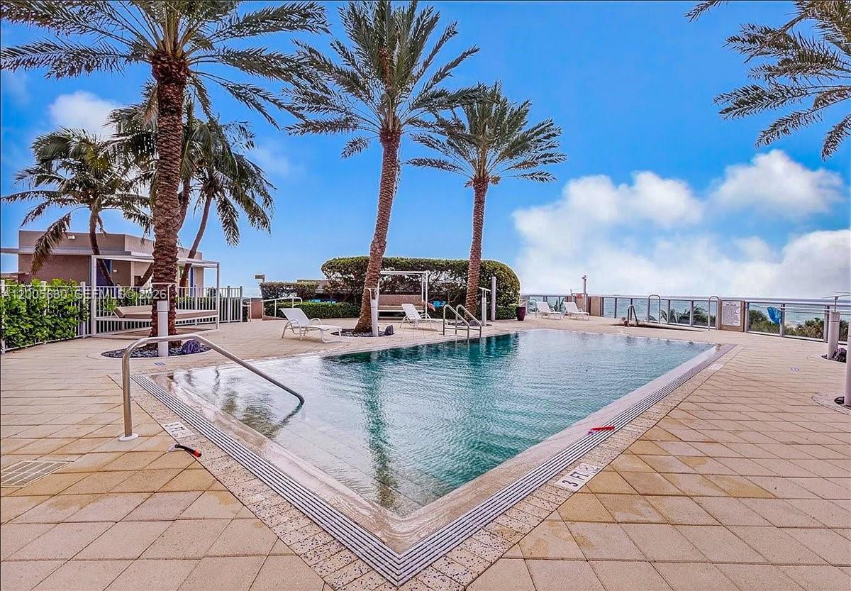 3801 Collins Ave #1105 Miami Beach, FL 33140