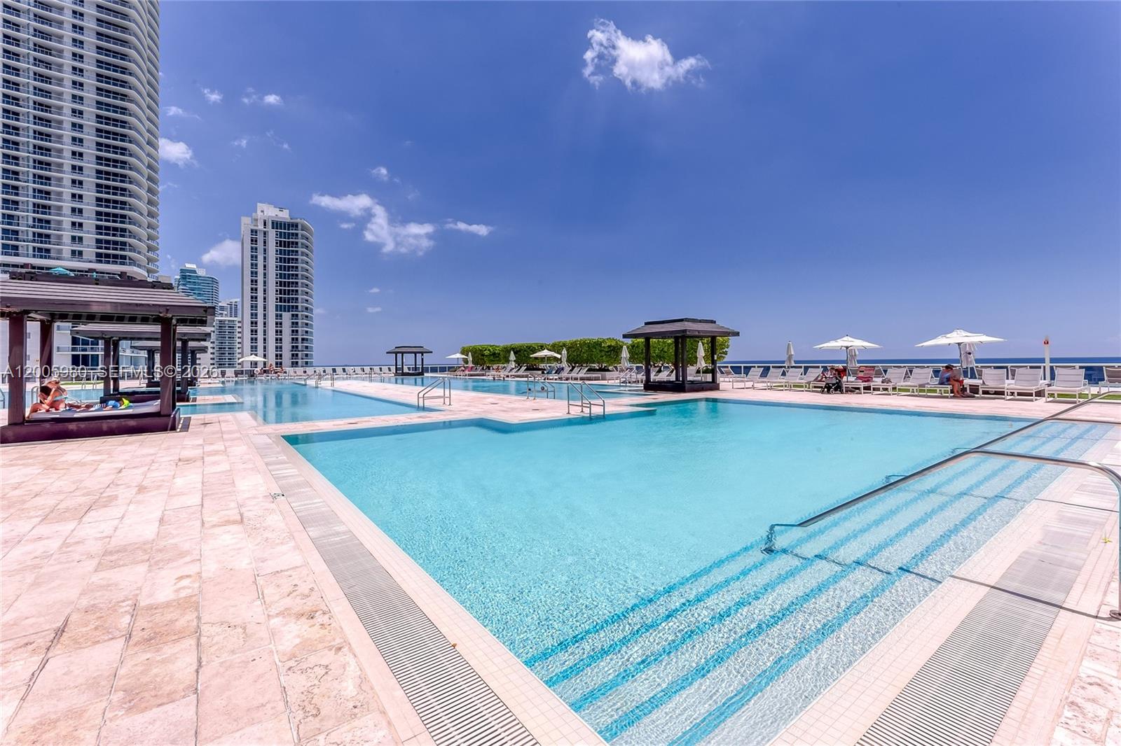 image Beach Club 242
