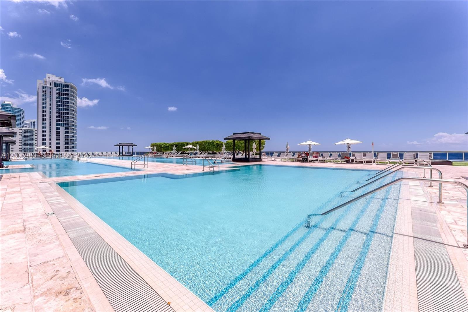 image Beach Club 248