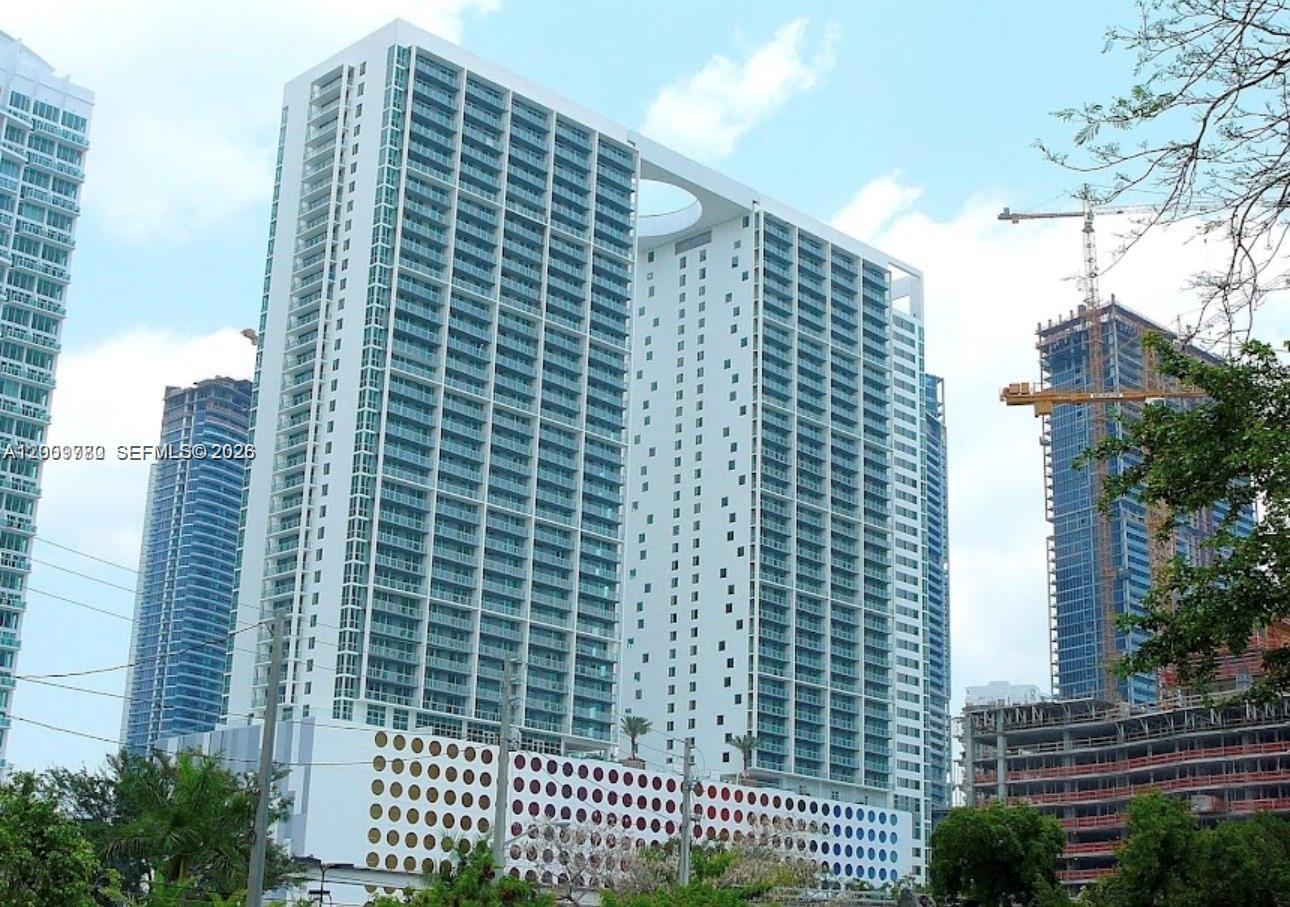 500 Brickell Ave #1702