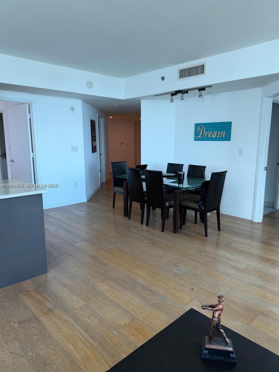 image 500 Brickell East4