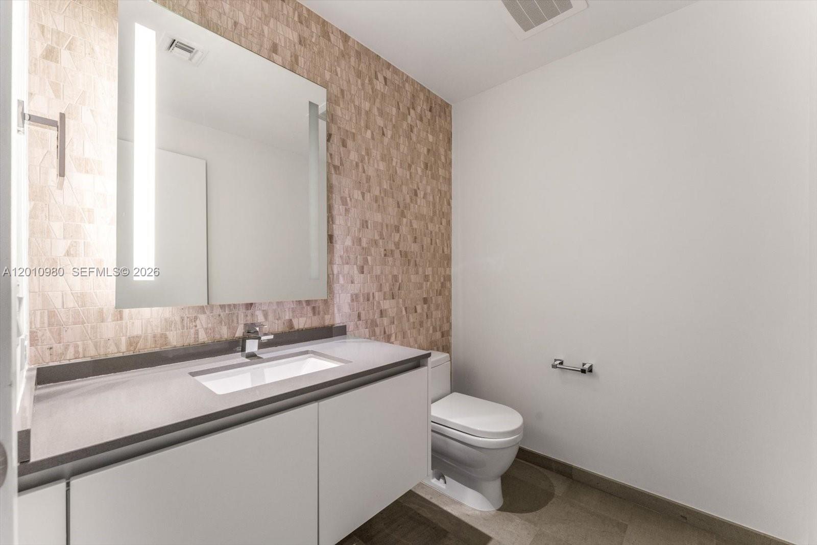68 SE 6th St #2304 Miami, FL 33131