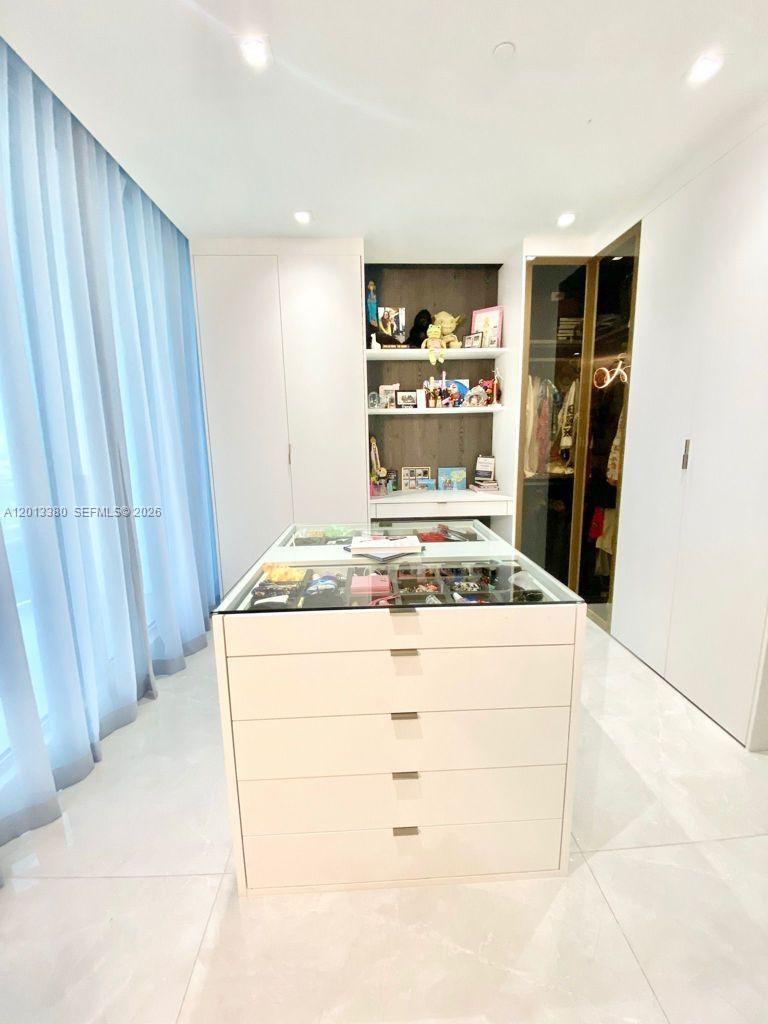 16901 Collins Ave #701 Sunny Isles Beach, FL 33160