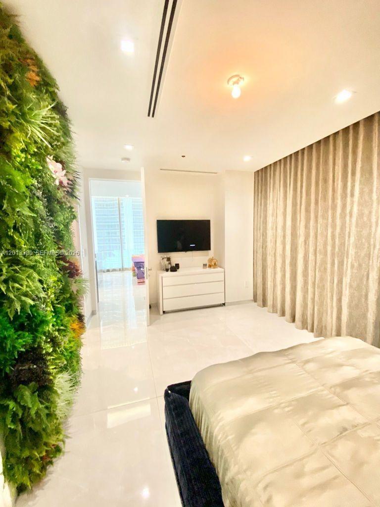 16901 Collins Ave #701 Sunny Isles Beach, FL 33160