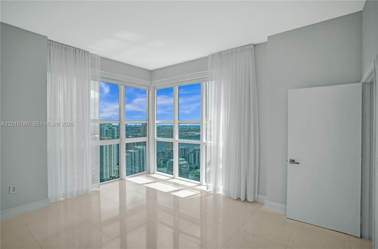 950 Brickell Bay Dr #4610 Miami, FL 33131