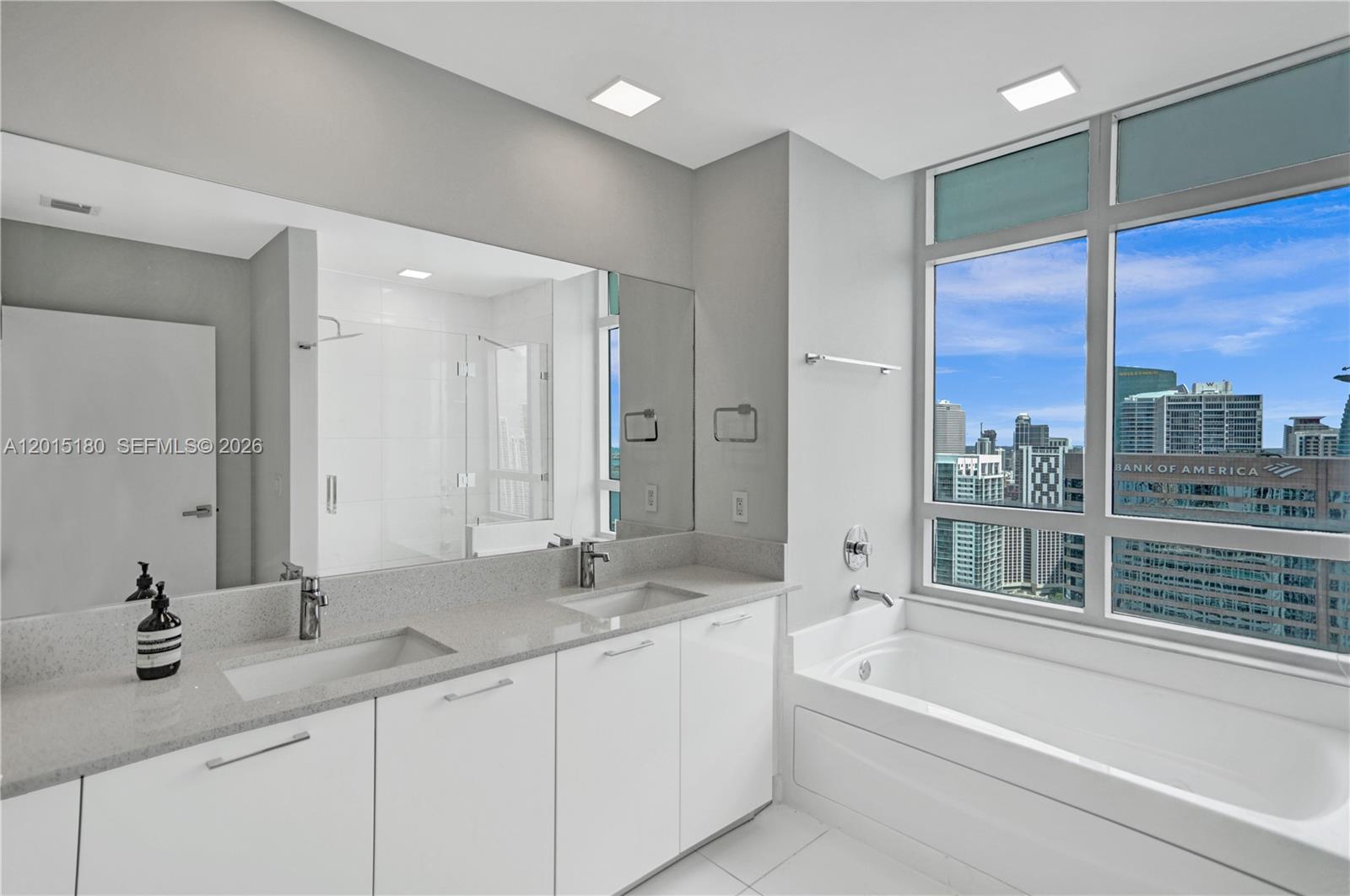950 Brickell Bay Dr #4610 Miami, FL 33131