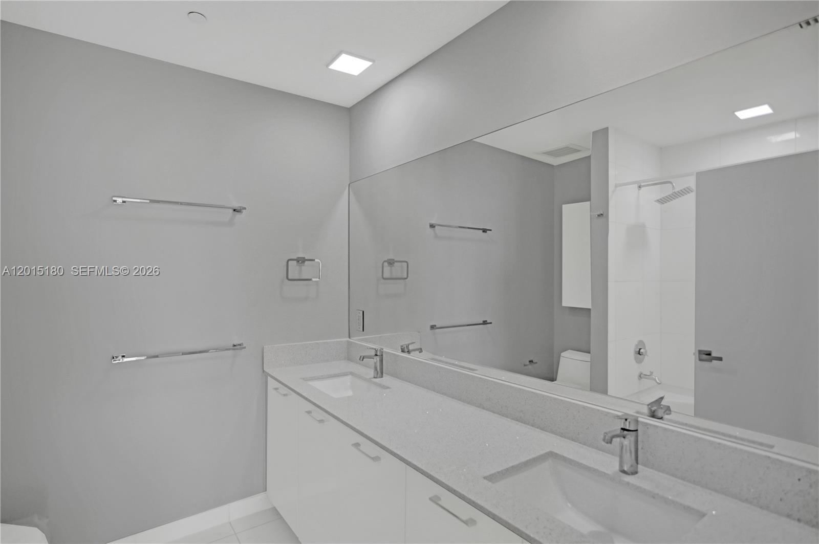 950 Brickell Bay Dr #4610 Miami, FL 33131