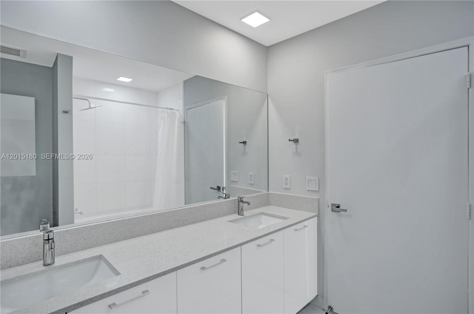 950 Brickell Bay Dr #4610 Miami, FL 33131