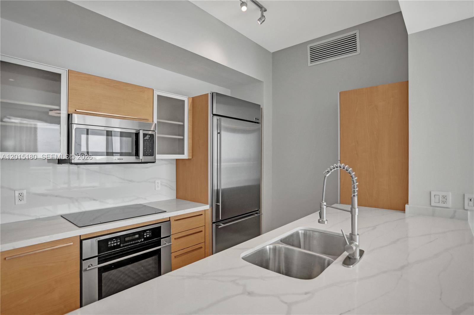950 Brickell Bay Dr #4610 Miami, FL 33131