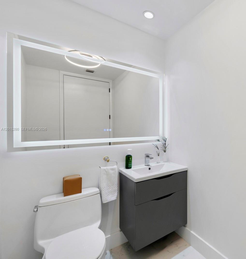 100 S Pointe Dr #2003 Miami Beach, FL 33139