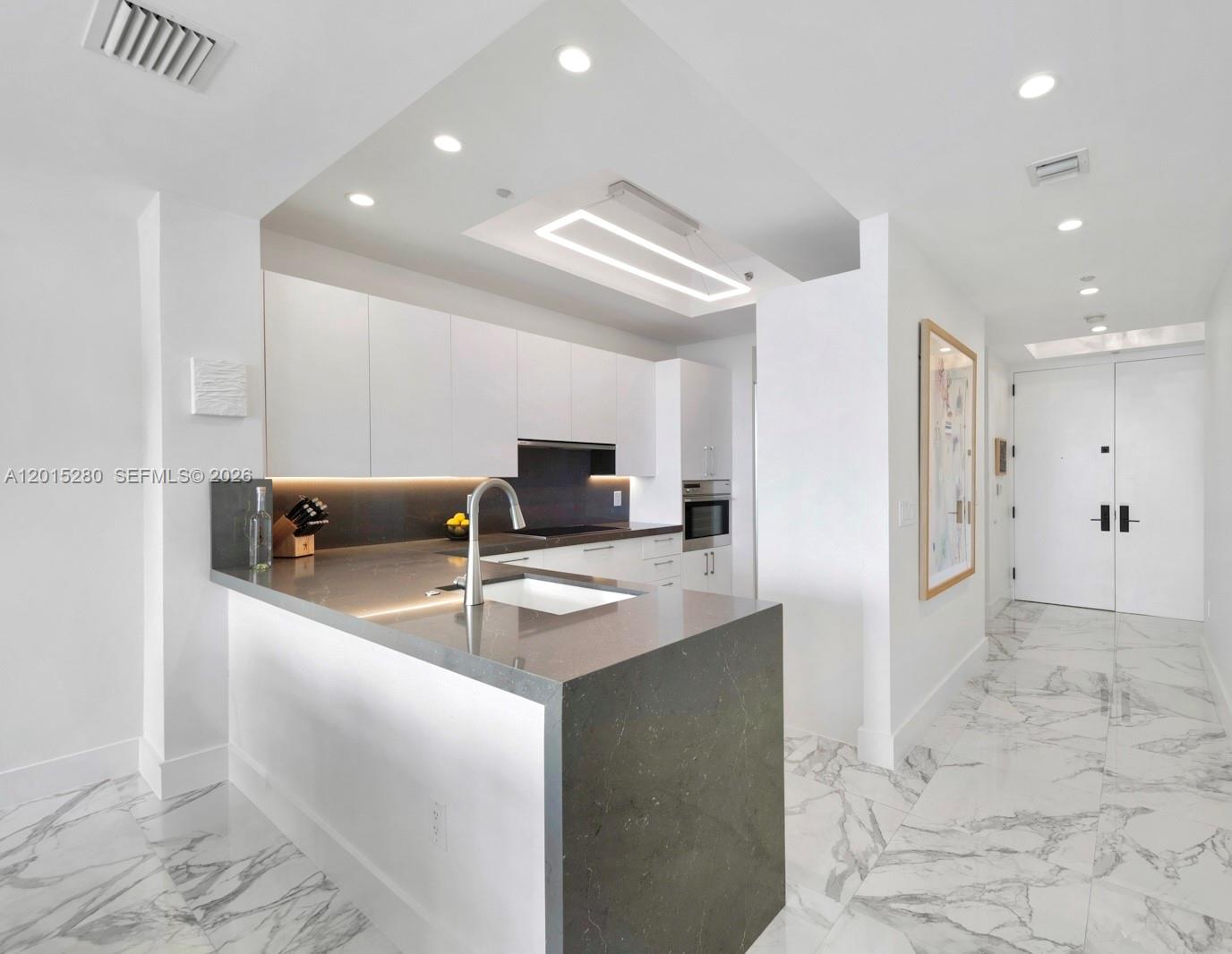 100 S Pointe Dr #2003 Miami Beach, FL 33139