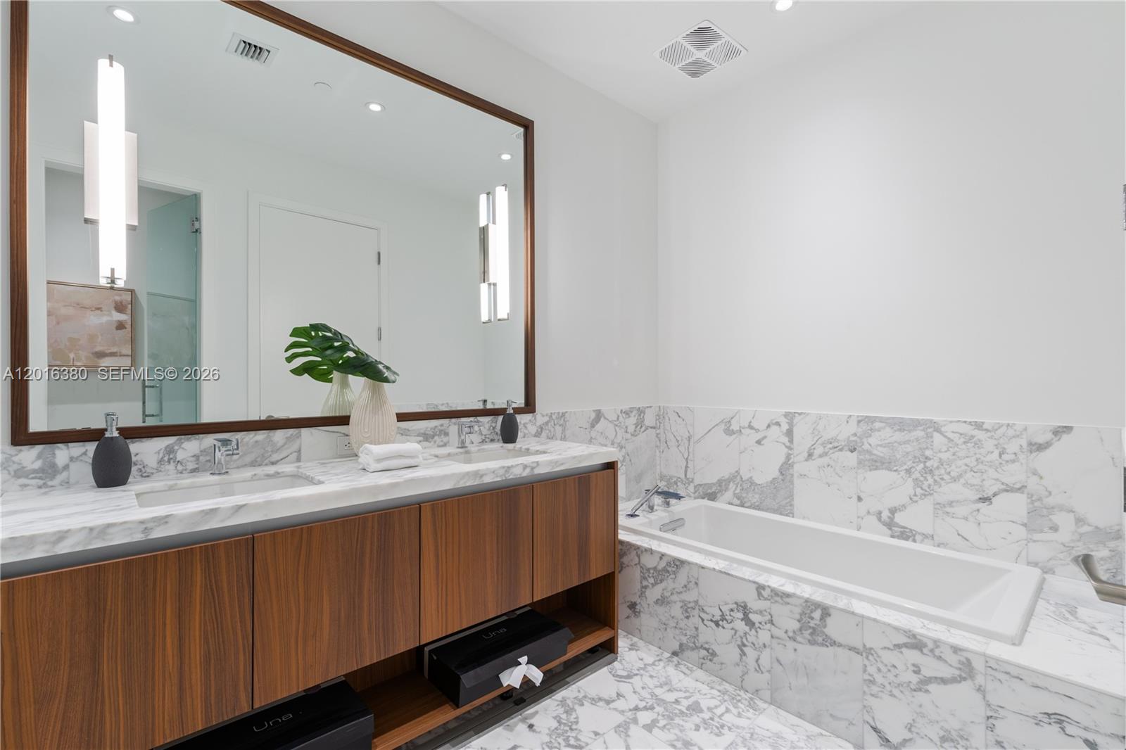 image Una Residences11