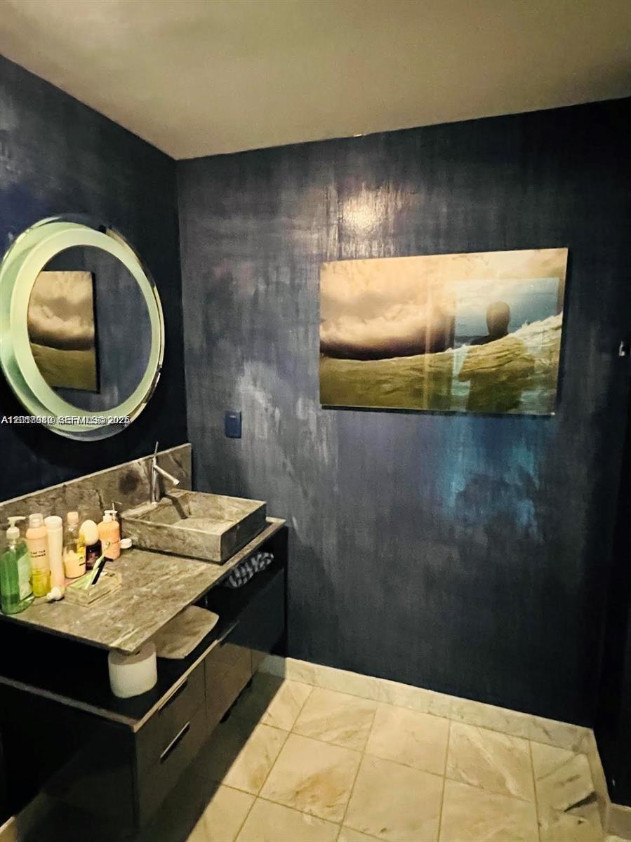 6580 Indian Crk Dr #207 Miami Beach, FL 33141