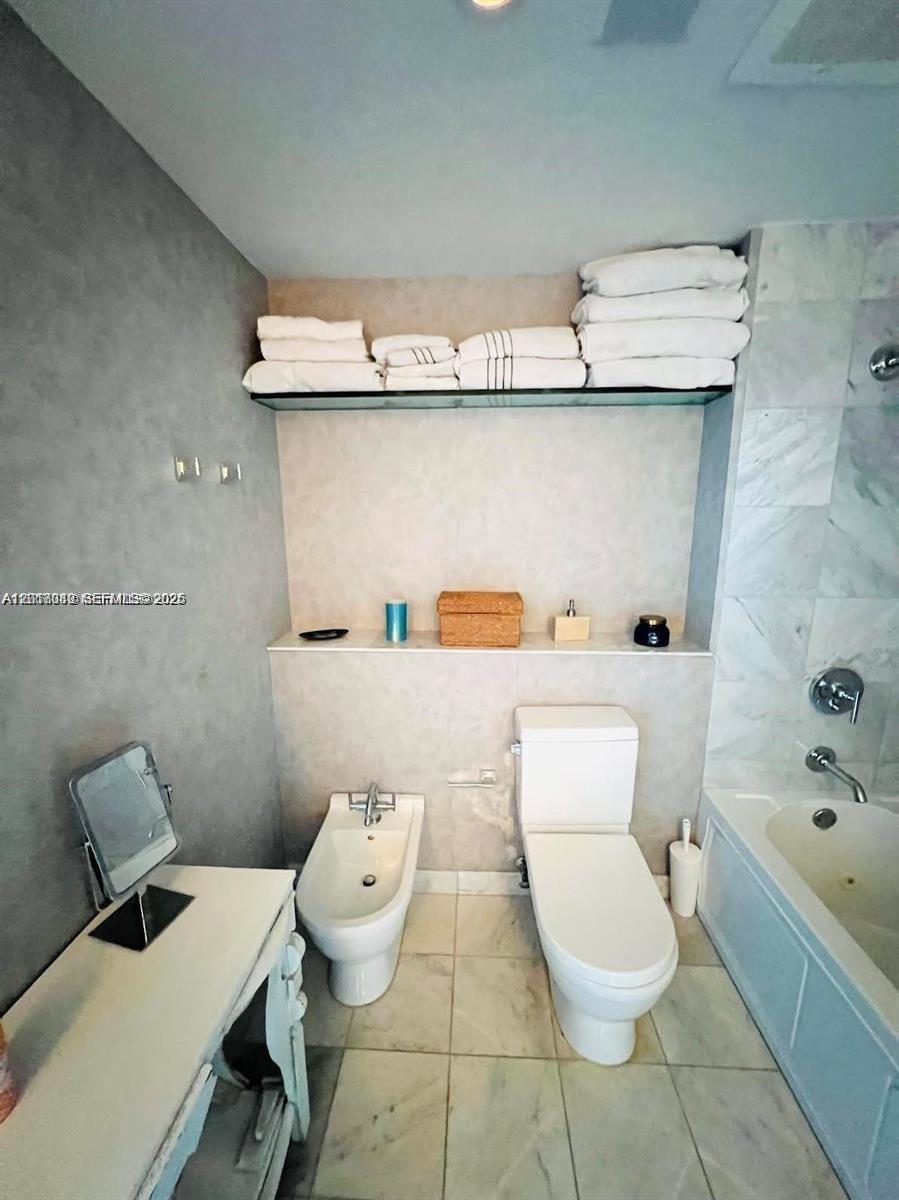 6580 Indian Crk Dr #207 Miami Beach, FL 33141