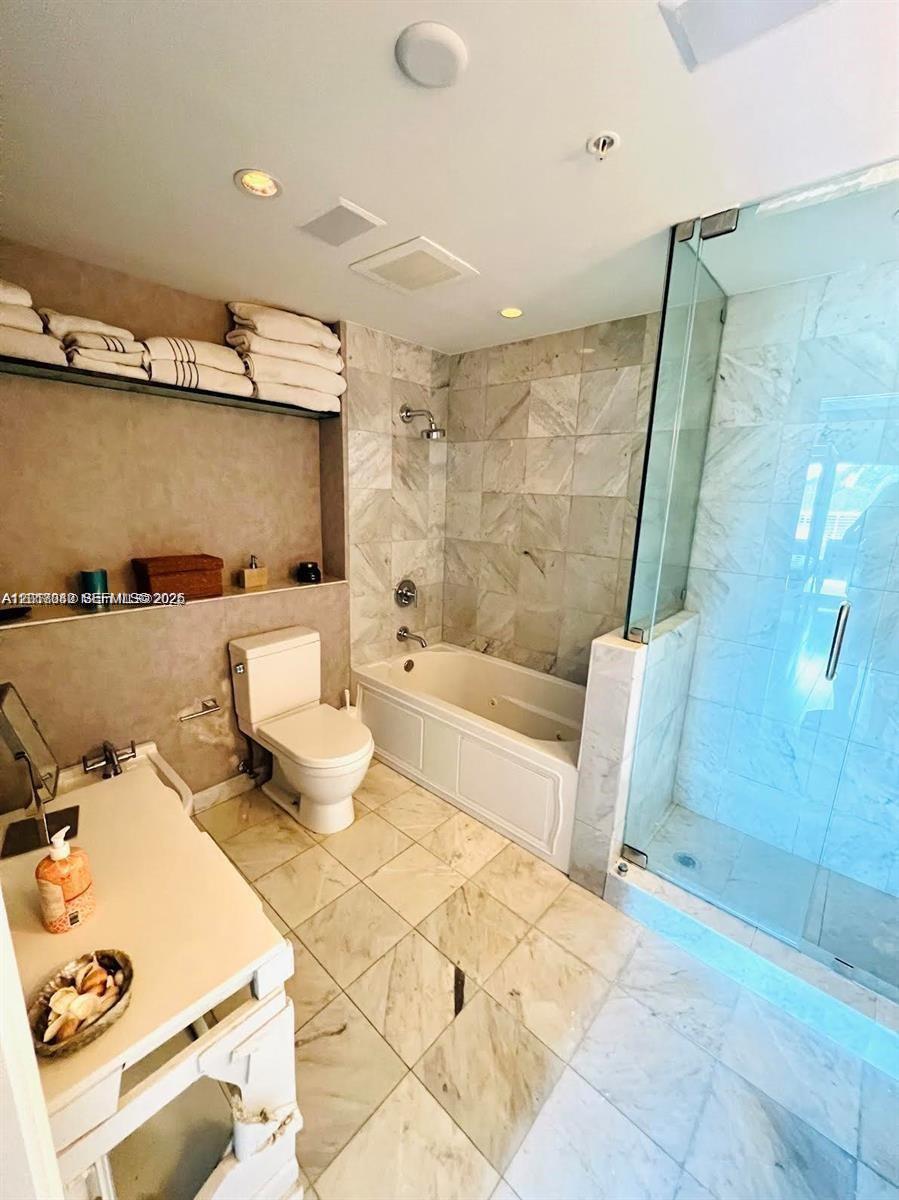 6580 Indian Crk Dr #207 Miami Beach, FL 33141