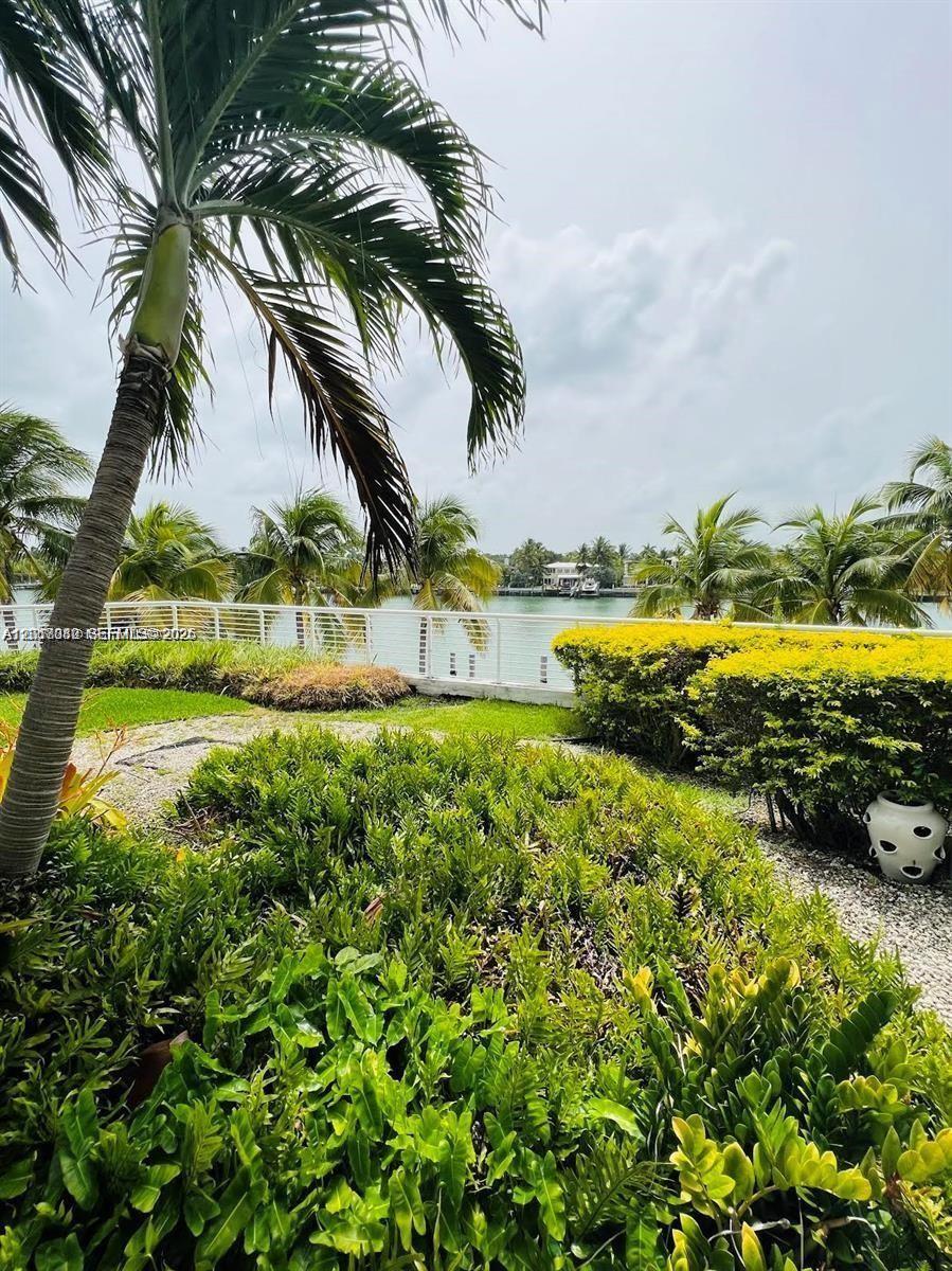 6580 Indian Crk Dr #207 Miami Beach, FL 33141
