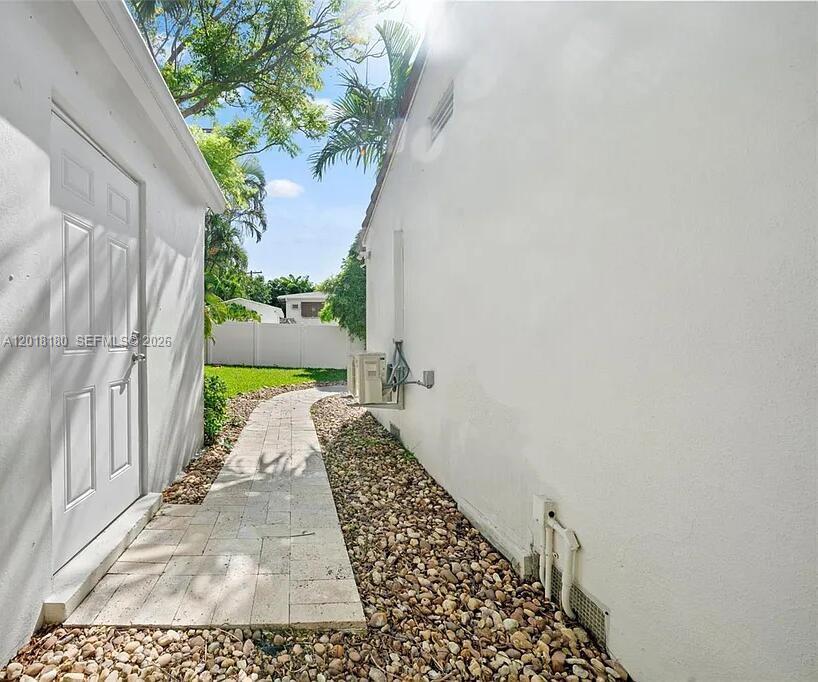 1617 NE 3rd Ct Fort Lauderdale, FL 33301