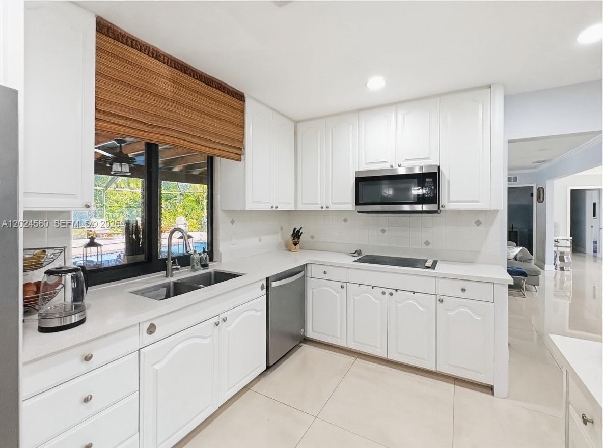 8695 SW 110th St Miami, FL 33156