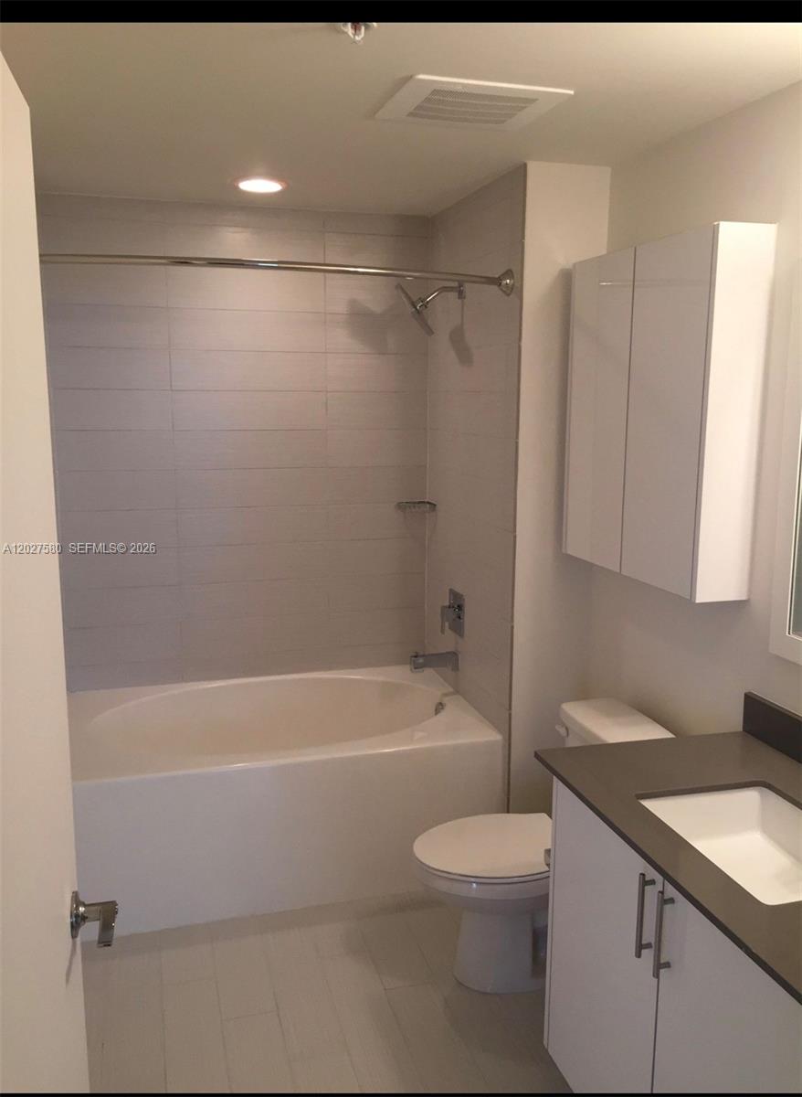 999 SW 1st Ave #2005 Miami, FL 33130