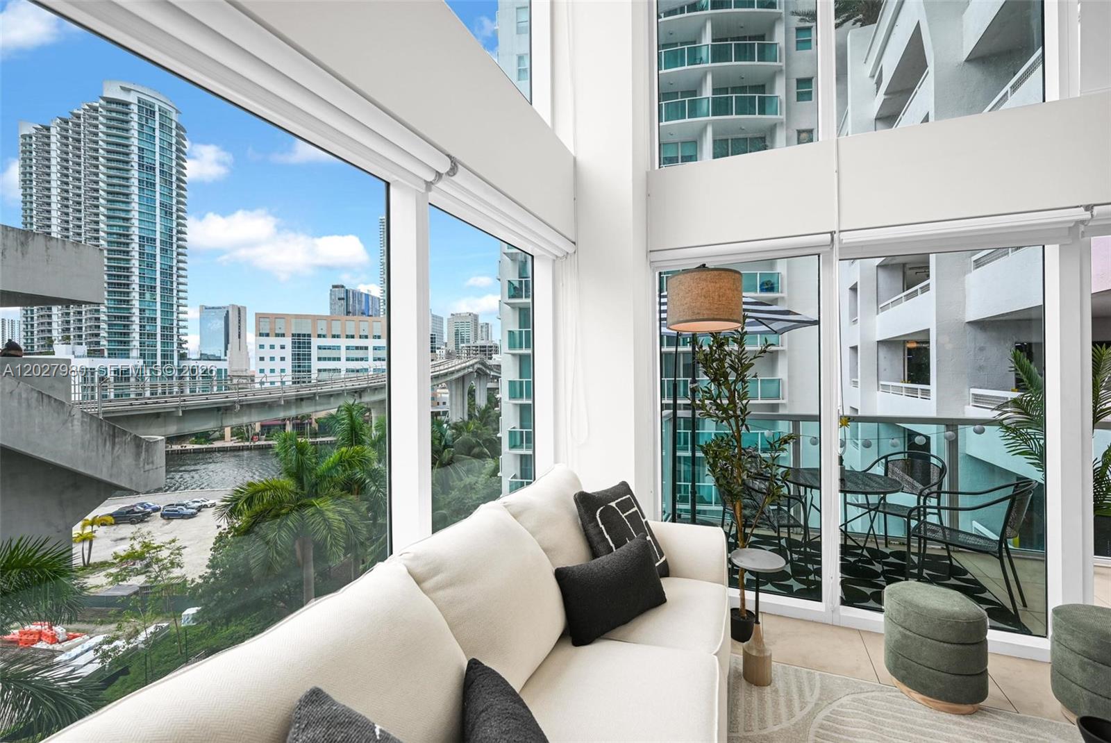 image Brickell on the River South2