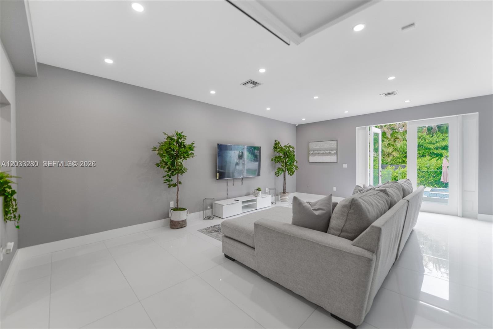 1209 NE 96th #1209 Miami Shores, FL 33138