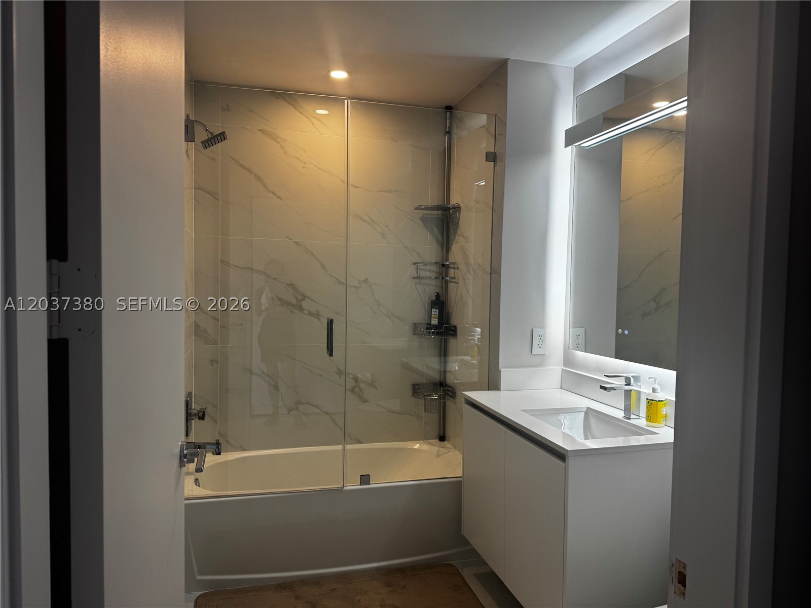 711 NE 23rd #2206 Miami, FL 33137