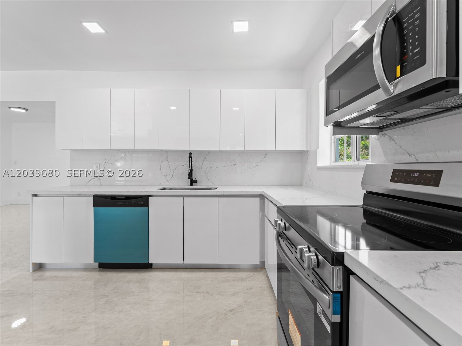 110 NE 152nd St Miami, FL 33162