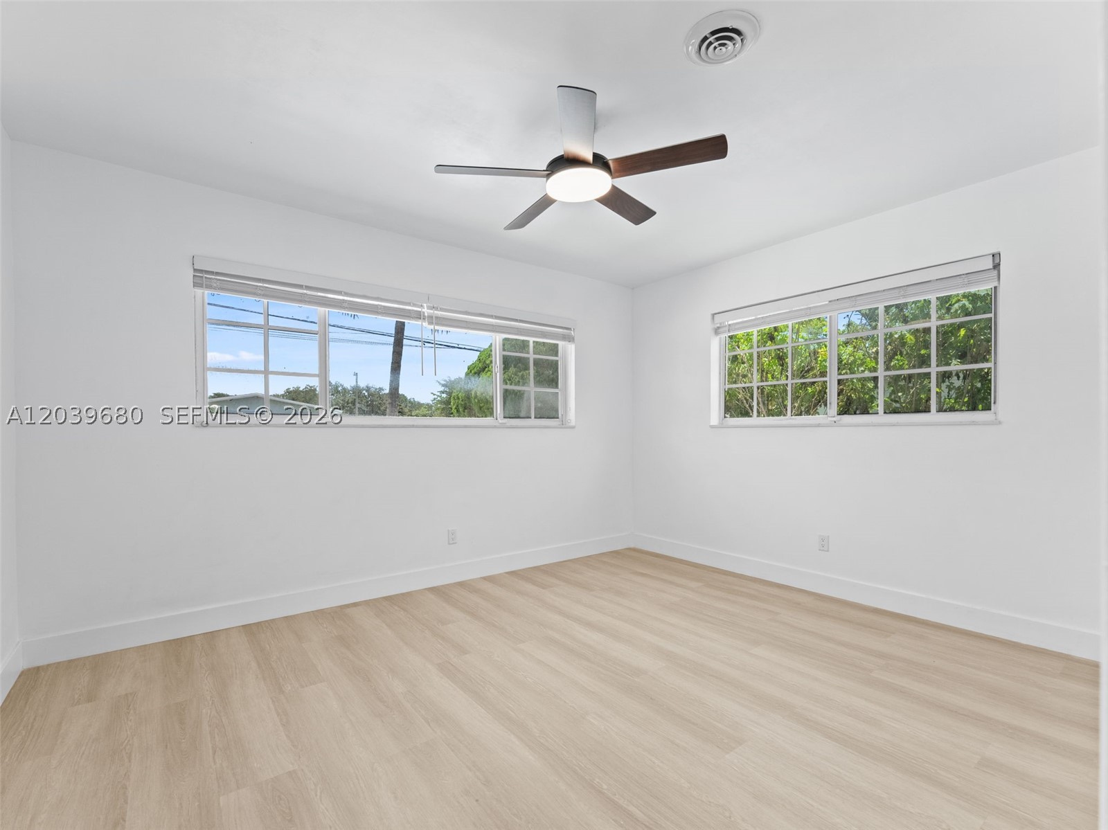 110 NE 152nd St Miami, FL 33162