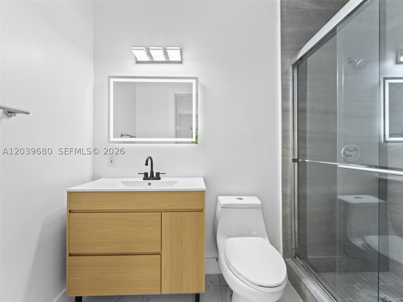 110 NE 152nd St Miami, FL 33162