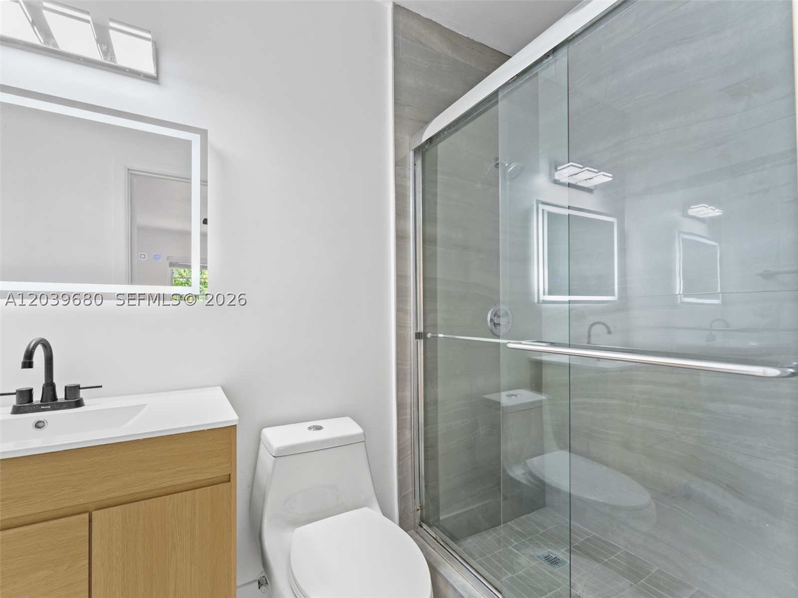 110 NE 152nd St Miami, FL 33162