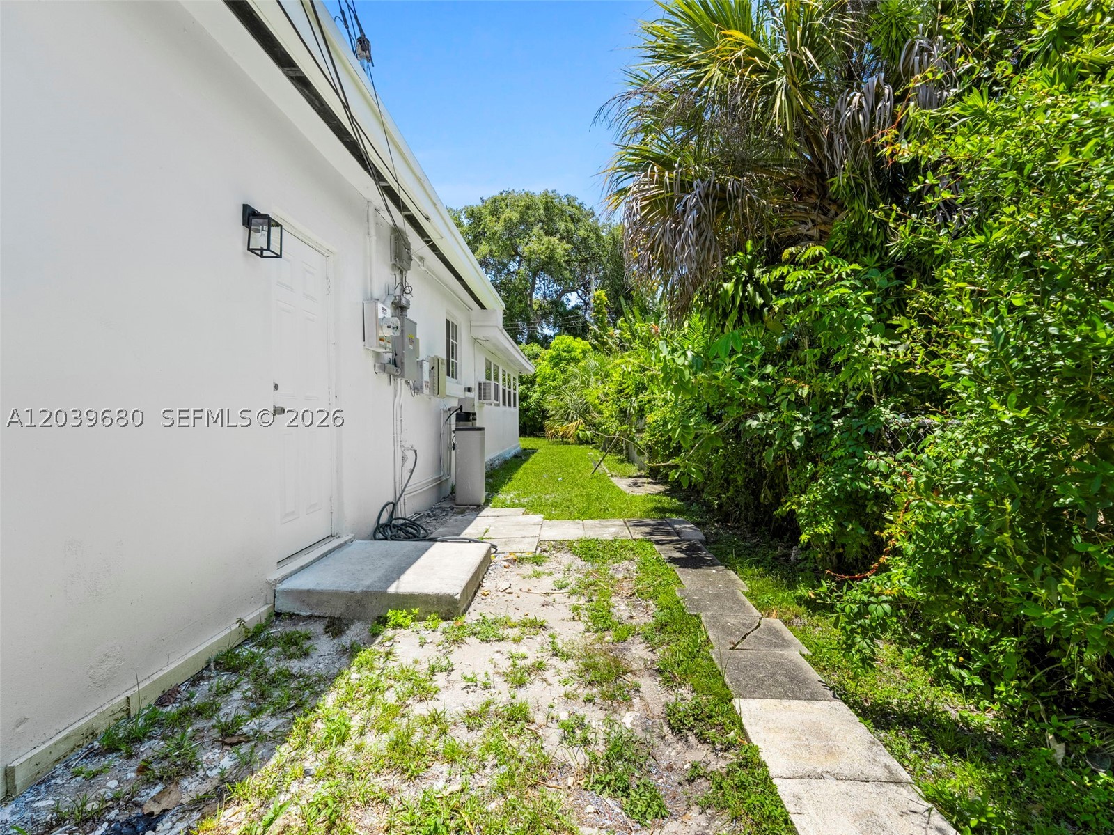 110 NE 152nd St Miami, FL 33162