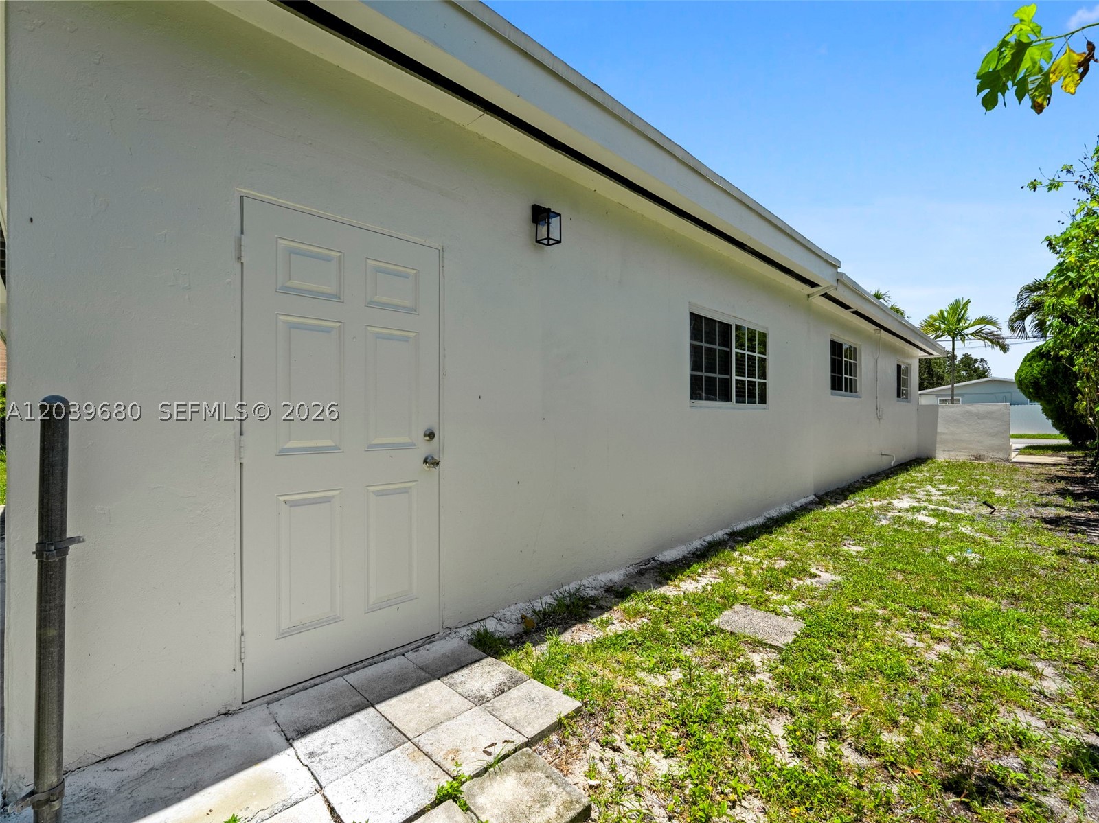 110 NE 152nd St Miami, FL 33162
