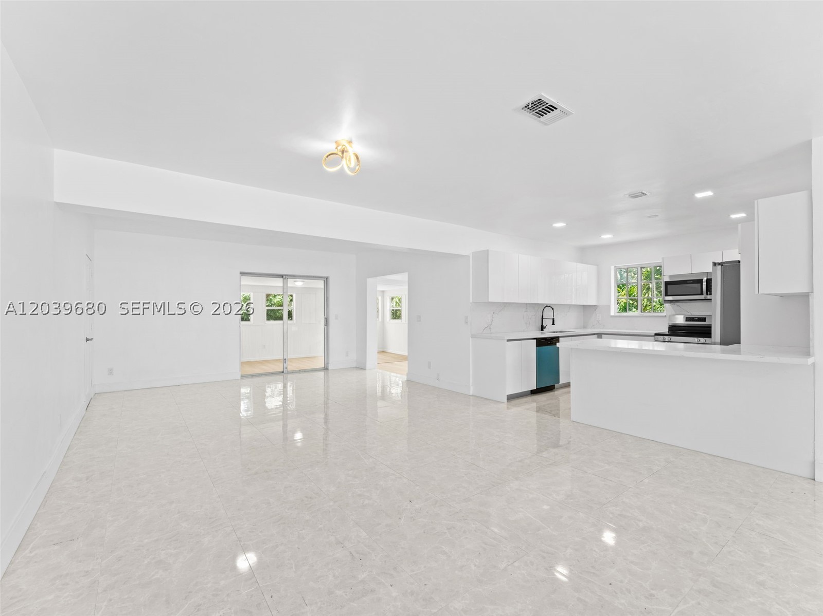 110 NE 152nd St Miami, FL 33162