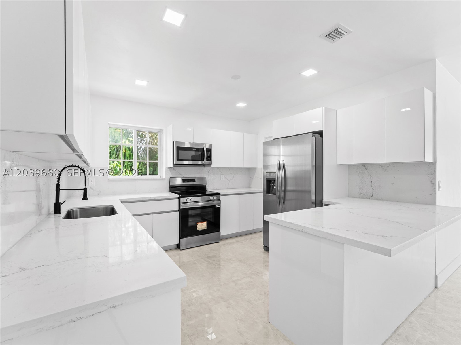 110 NE 152nd St Miami, FL 33162