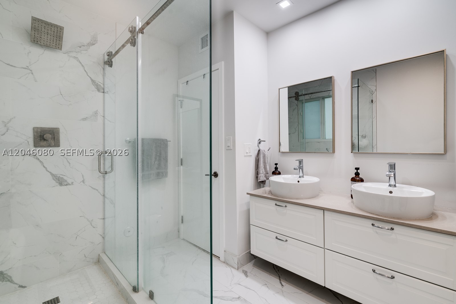 2215 Tequesta Ln Miami, FL 33133