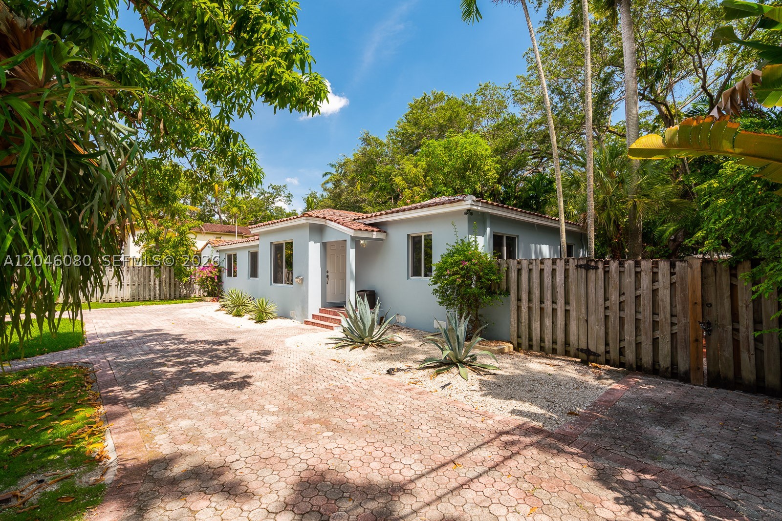 2215 Tequesta Ln Miami, FL 33133