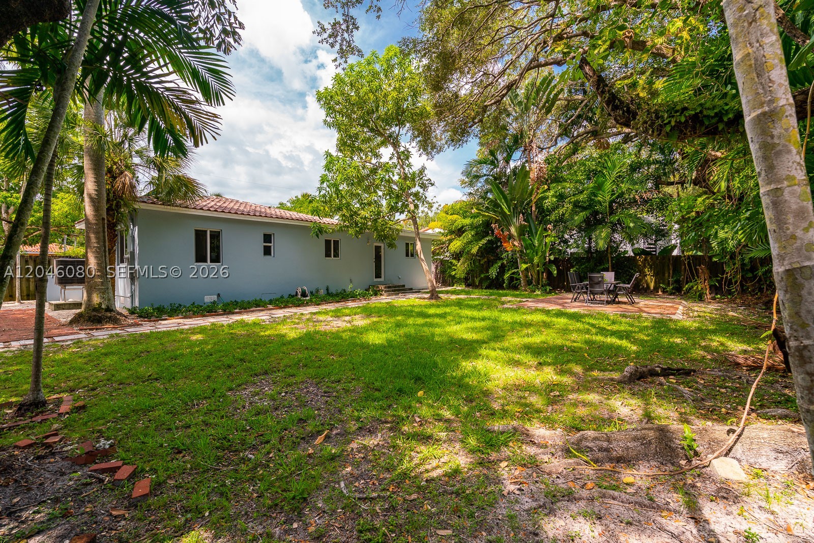 2215 Tequesta Ln Miami, FL 33133