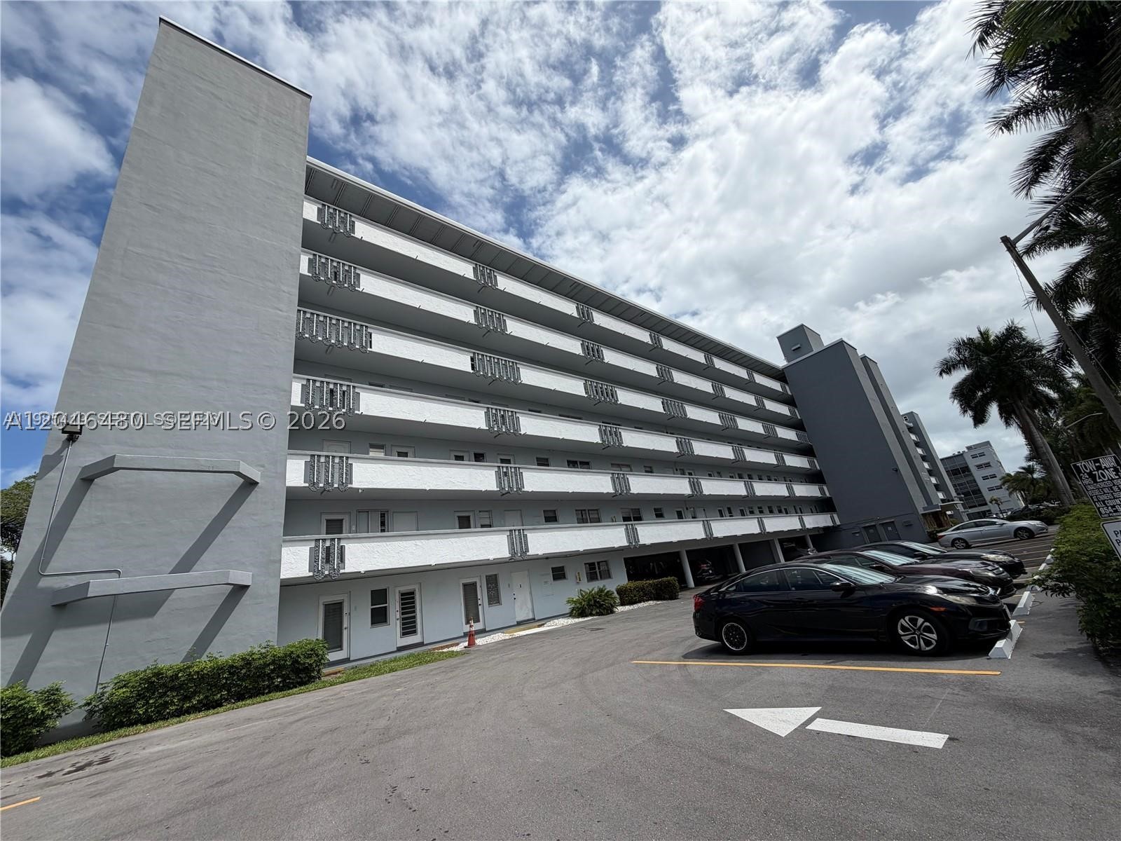 1000 NE 14th Ave #405