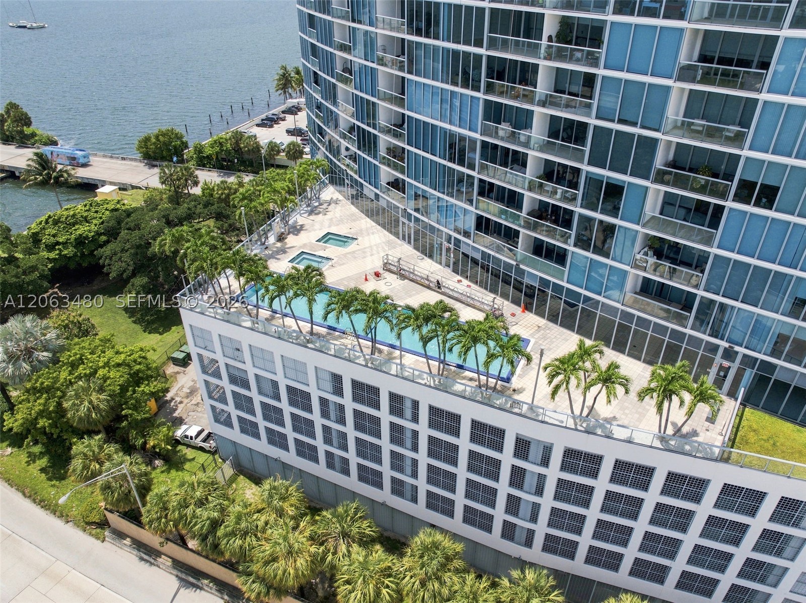 image Blue on the Bay32