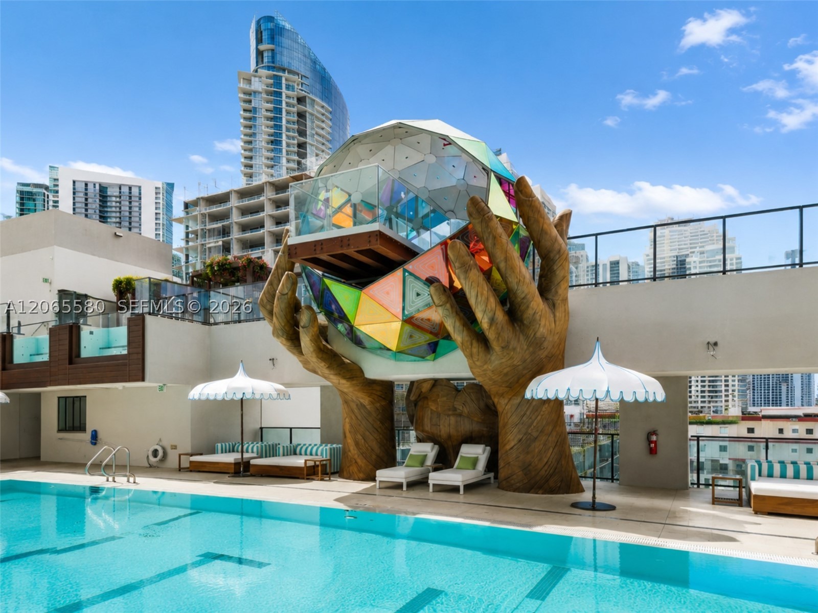 image E11EVEN Hotel & Residences15