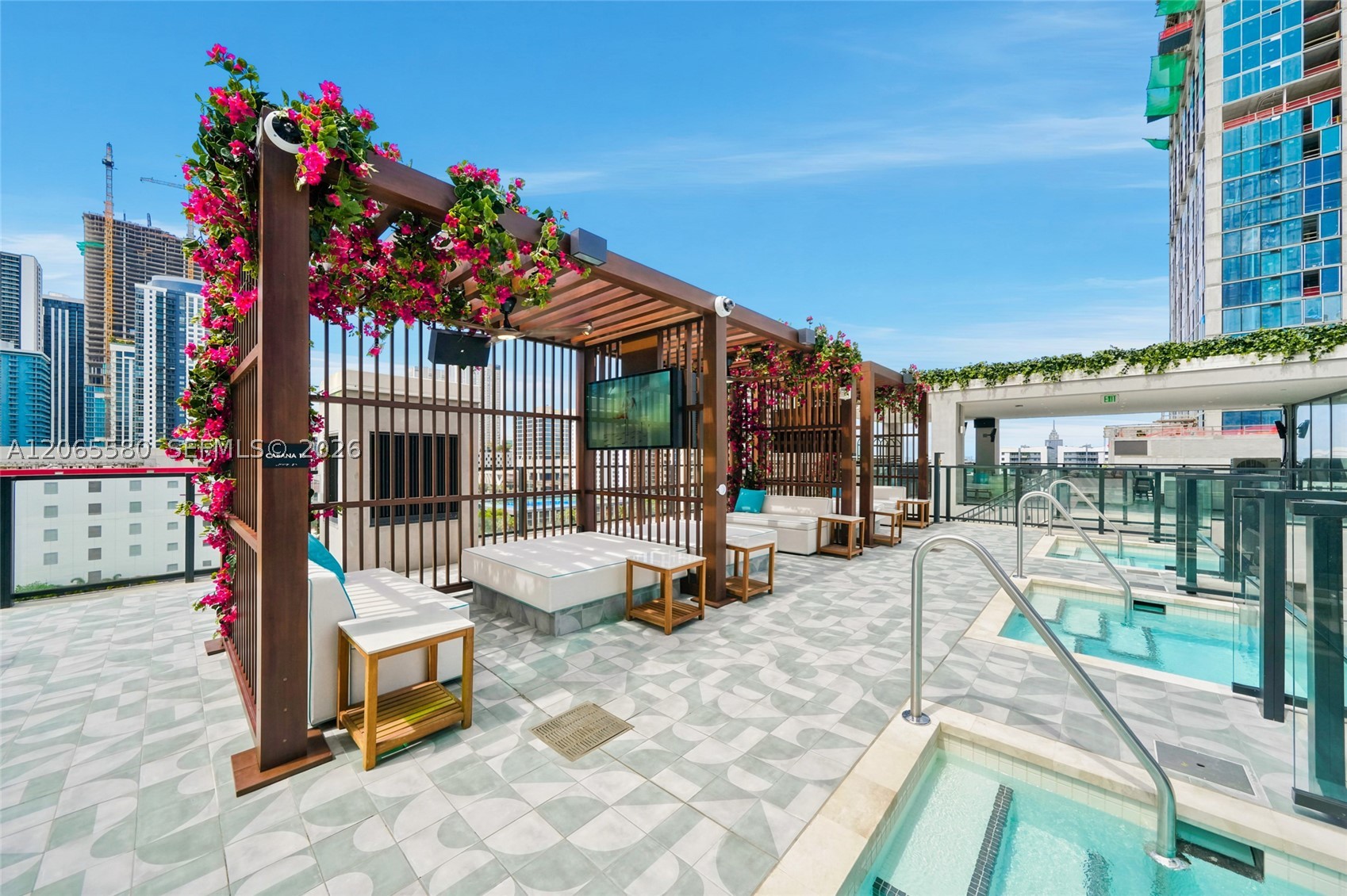 image E11EVEN Hotel & Residences18
