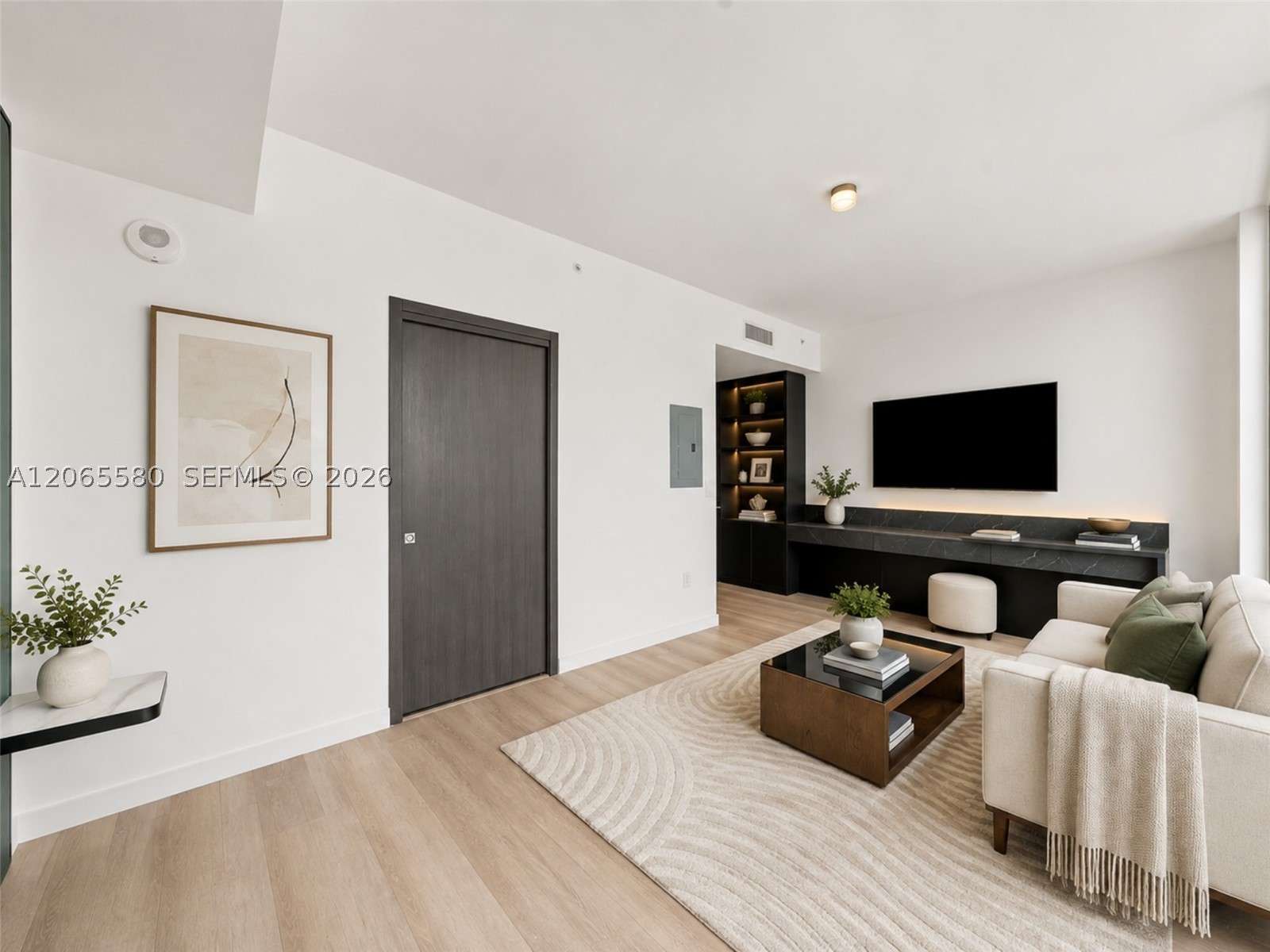image E11EVEN Hotel & Residences3