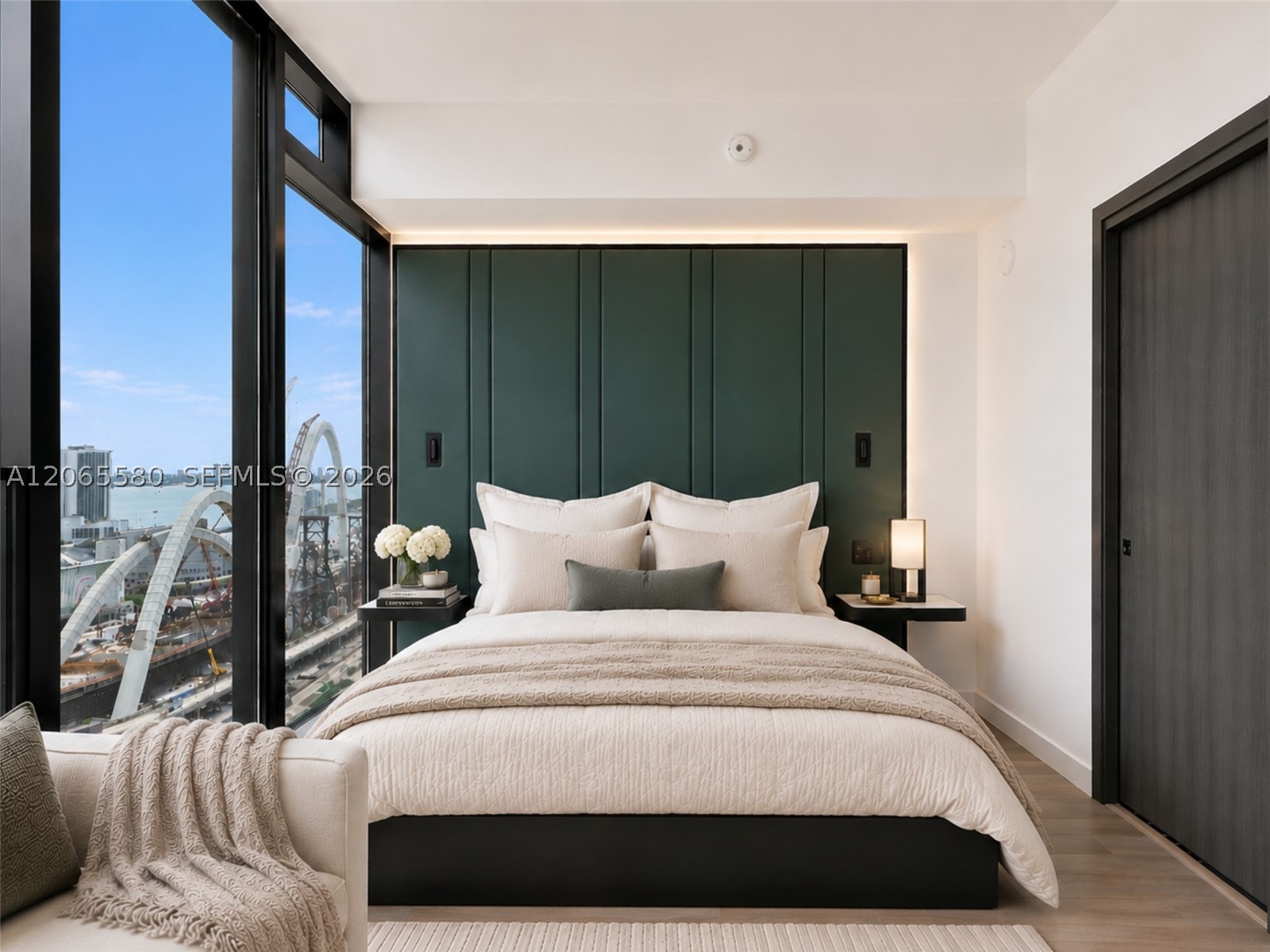 image E11EVEN Hotel & Residences4
