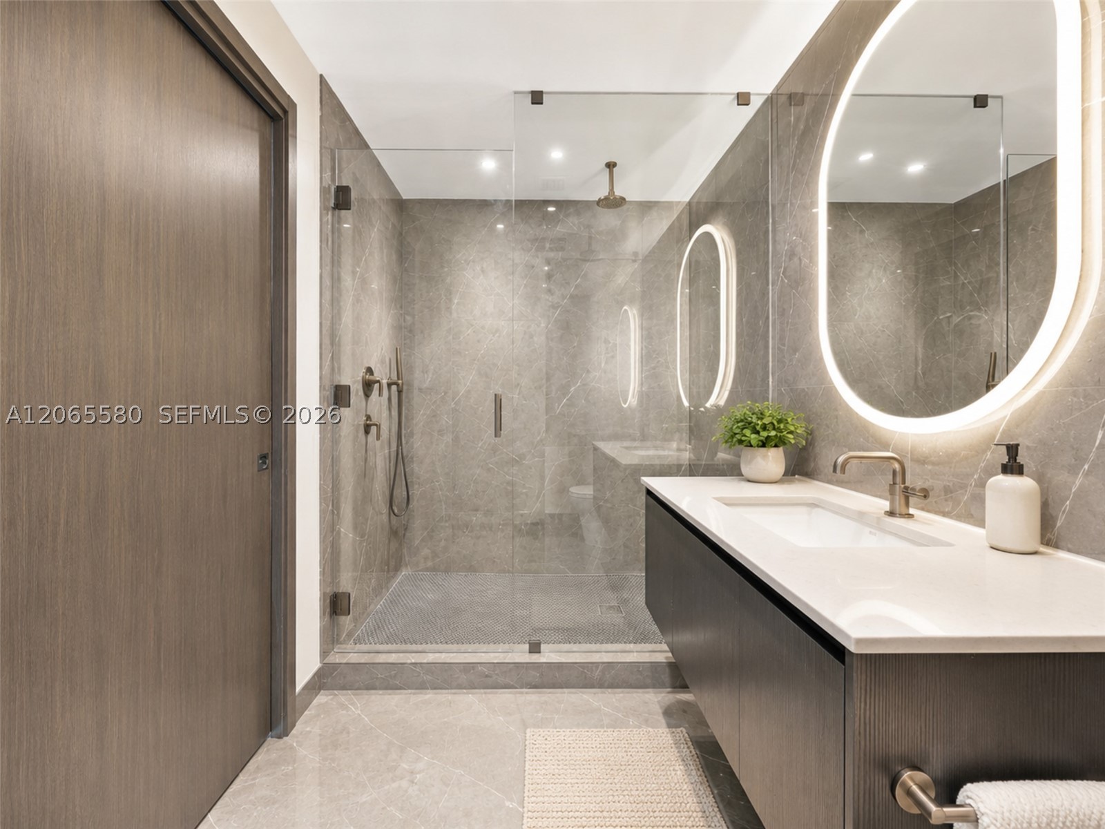 image E11EVEN Hotel & Residences7