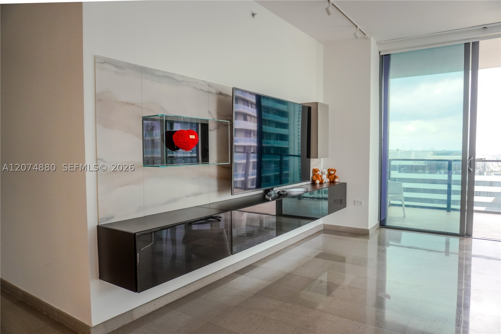 88 SW 7th #2112 Miami, FL 33130