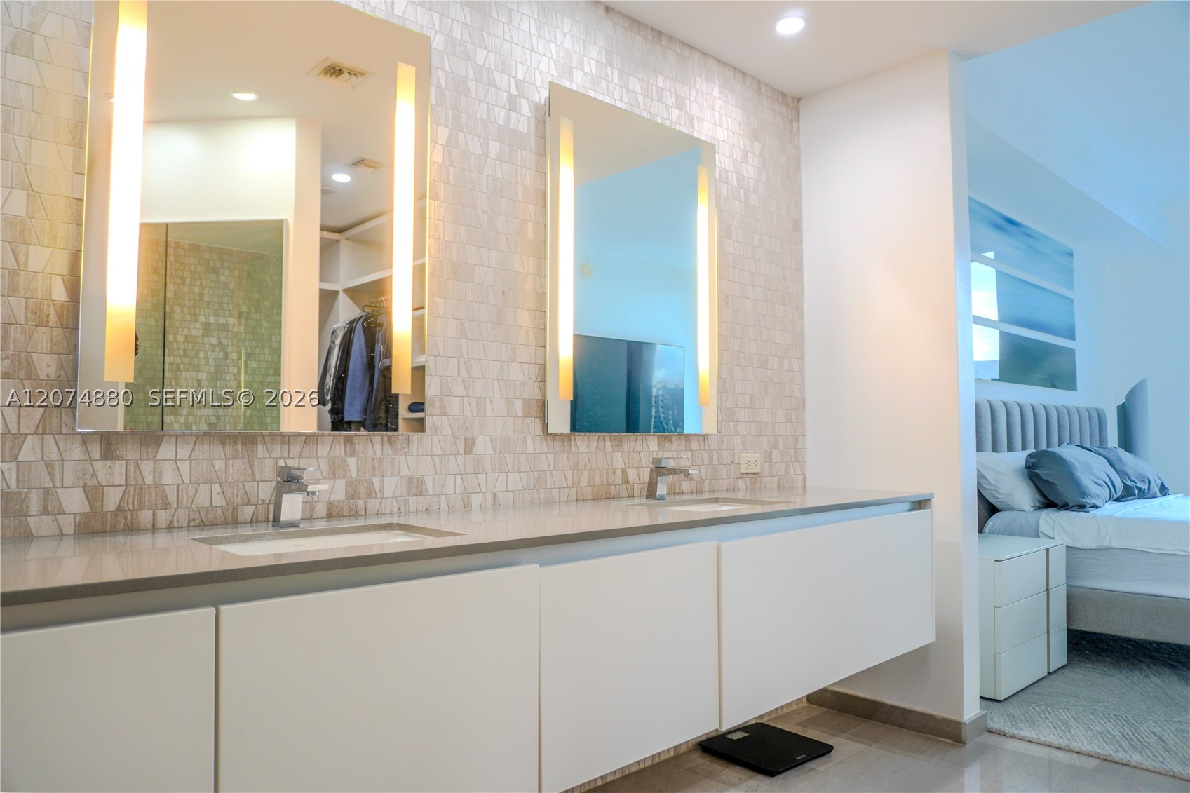88 SW 7th #2112 Miami, FL 33130