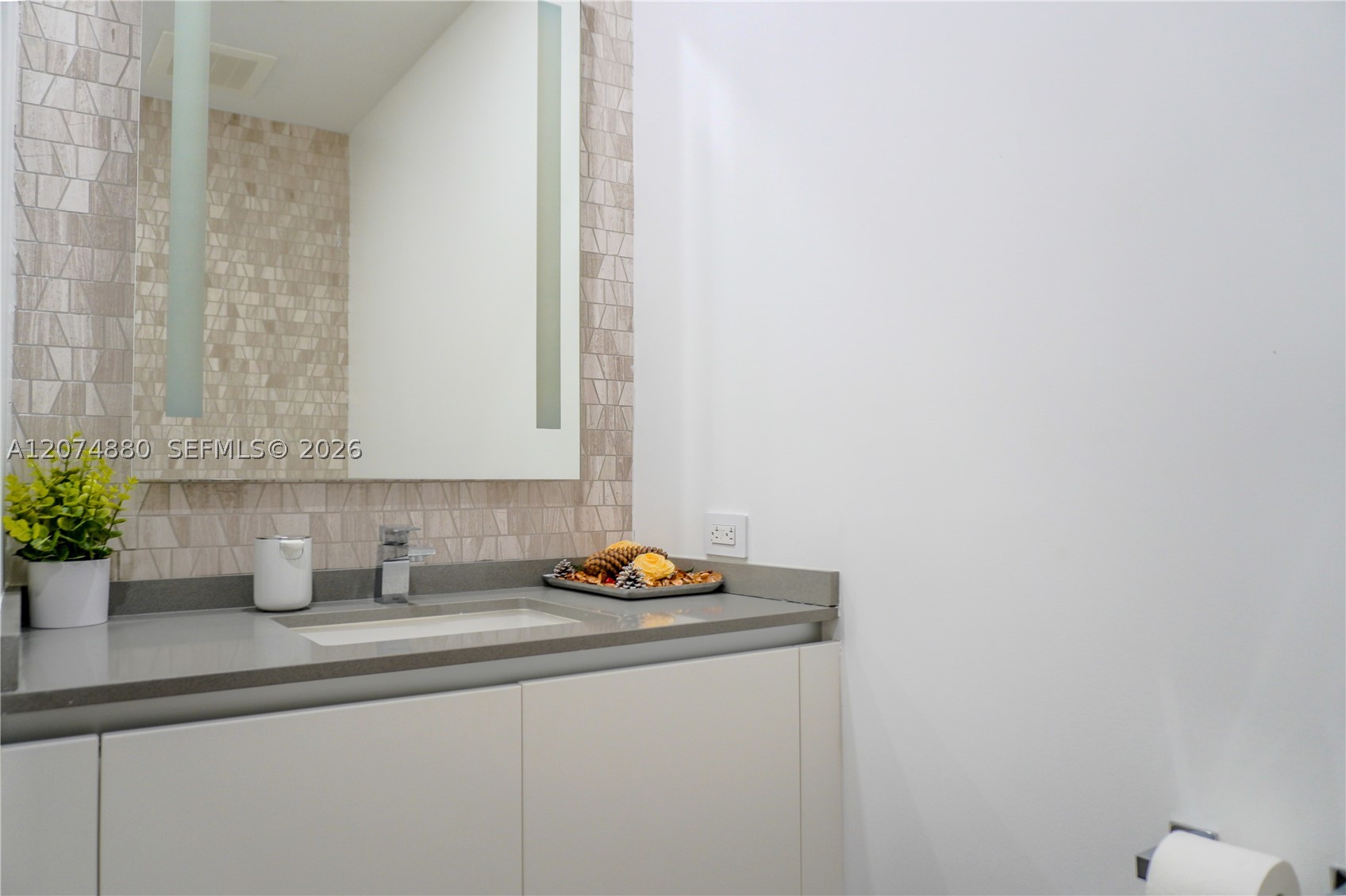 88 SW 7th #2112 Miami, FL 33130