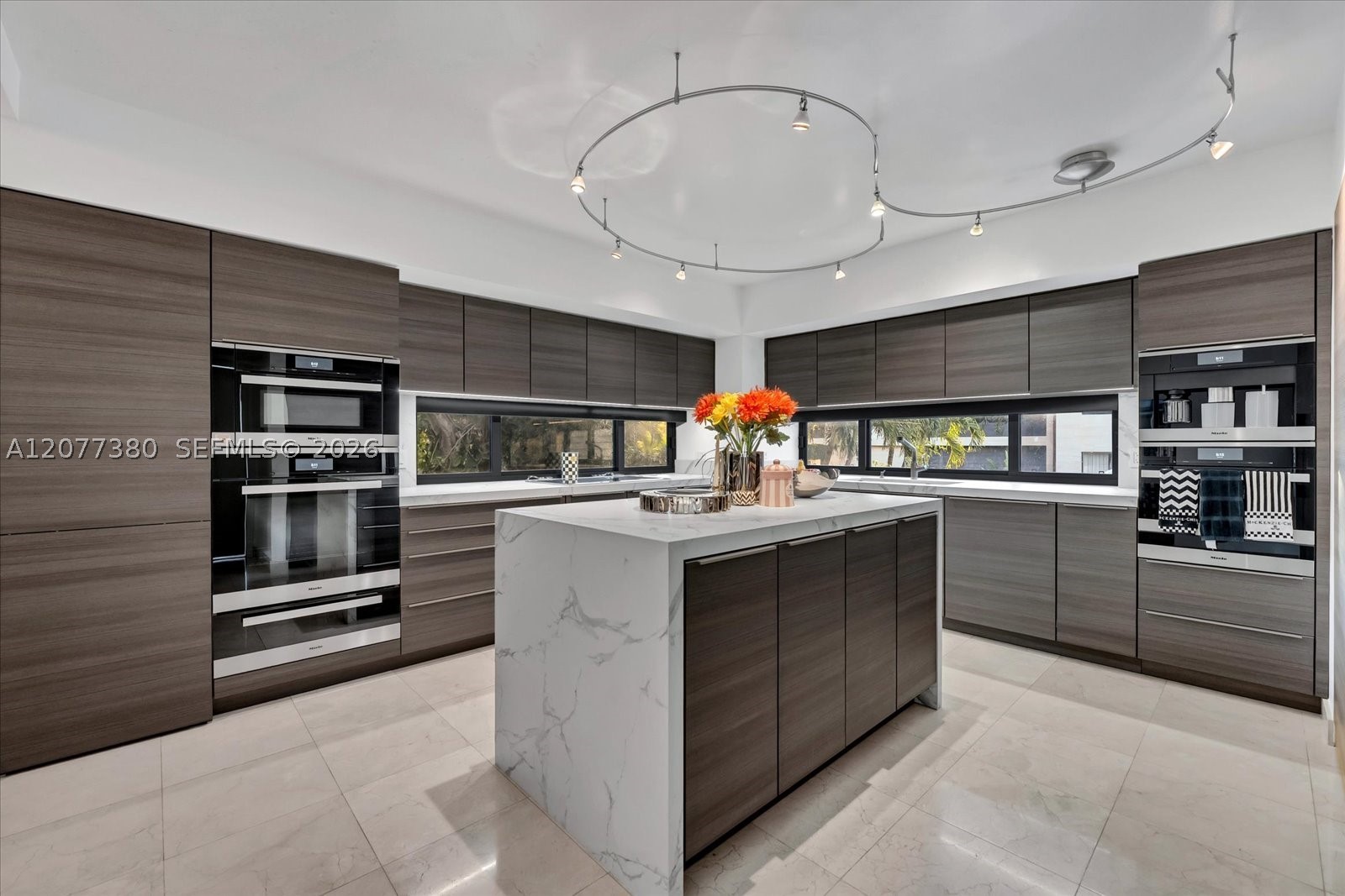 279 N Hibiscus Dr Miami Beach, FL 33139
